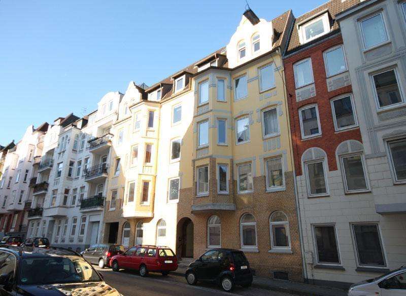 Schöne helle Altbauwohnung mit Balkon in der Westlichen Höhe, Vorderansicht